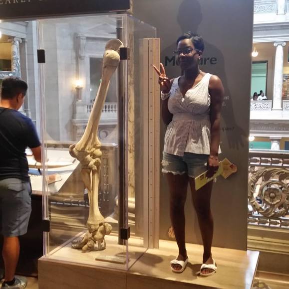 Meet your Posher, Sergelyne - Picture 1 of 1